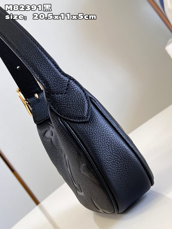 Exclusive M82391 Black] The Mini Moon is crafted from supple Monogram Empreinte embossed leather, with eye-catching details such as the LV Circle logo on the zipper closure reflecting its jewel-like brilliance. The on-tr