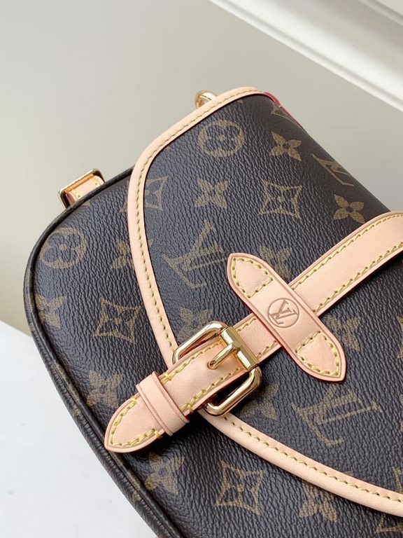 Top Premium [Exclusive Actual M46740 Aged 】Mini Twin Monogram Canvas Saumur BB Handbag reinterprets a much-loved archival design with modern style. The saddlebag shape and natural cowhide leather belt buckle evoke the eq