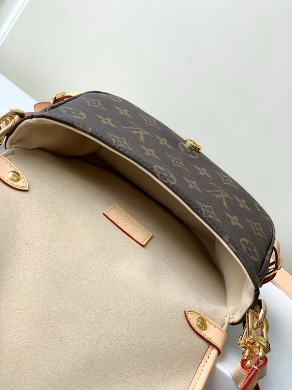 Top Premium [Exclusive Actual M46740 Aged 】Mini Twin Monogram Canvas Saumur BB Handbag reinterprets a much-loved archival design with modern style. The saddlebag shape and natural cowhide leather belt buckle evoke the eq