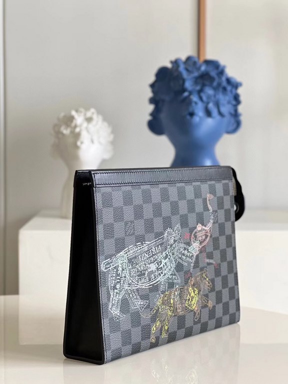 Top [Exclusive N64605] This Pochette Voyage clutch bag encounters the Louis Vuitton seal theme, depicting a wildlife rush in classic Damier Graphite canvas with passport stamp motifs, a tribute to the spirit of free trav