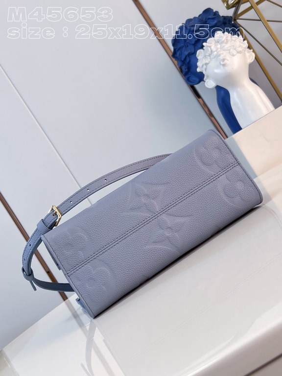 Exclusive M45653 Light Blue Embossed 】M46840 This OnTheGo pouch is crafted from Monogram Empreinte leather in a gentle palette of LV's letters and Monogram floral embossing, which shimmers in the small, square shape. A r