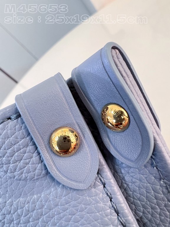 Exclusive M45653 Light Blue Embossed 】M46840 This OnTheGo pouch is crafted from Monogram Empreinte leather in a gentle palette of LV's letters and Monogram floral embossing, which shimmers in the small, square shape. A r