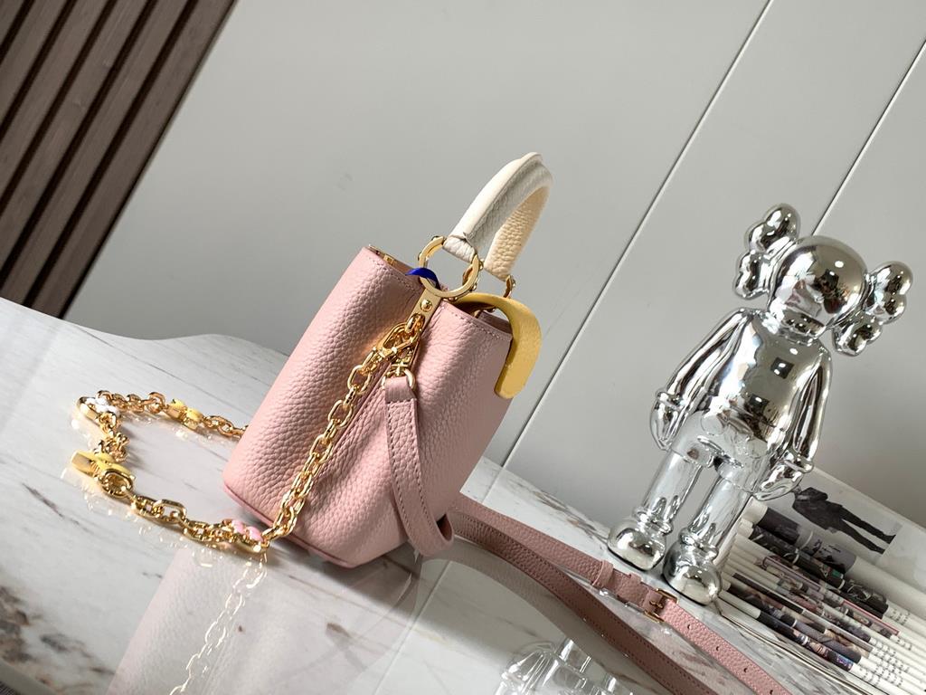 special gradeM20845 Grapefruit Pink Floral TricotThis Capucines mini handbag is a soft and feminine piece a Taurillon leather body with a light-colored flap and top handle, and an enameled Monogram floral chain that can 