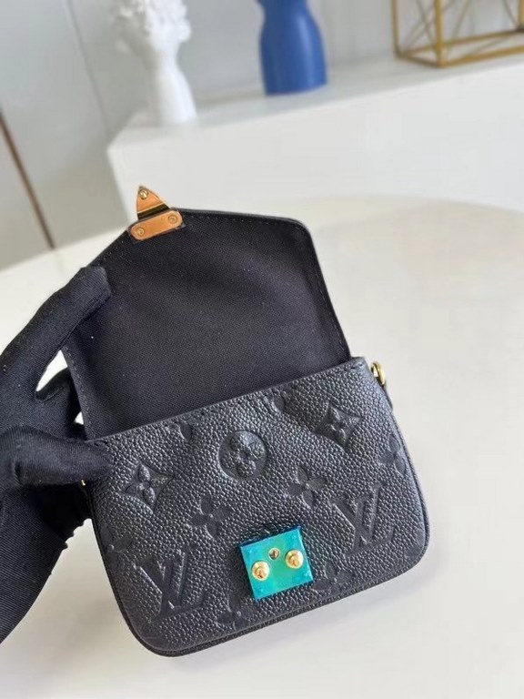 TopM81390 Black  This Micro Métis messenger chain bag is crafted from supple Monogram Empreinte leather and condenses the design of the classic Pochette Métis handbag into a pocket-sized version.The S-lock closure is der