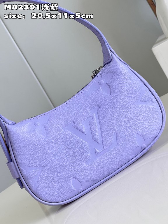 Exclusive M82391 Light Purple 】M82426 Mini Moon is crafted from supple Monogram Empreinte embossed leather, with eye-catching details like the LV Circle logo on the zipper closure giving it a jewel-like finish. The on-tr