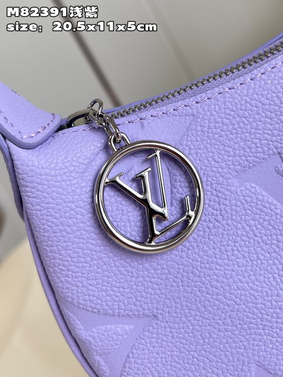 Exclusive M82391 Light Purple 】M82426 Mini Moon is crafted from supple Monogram Empreinte embossed leather, with eye-catching details like the LV Circle logo on the zipper closure giving it a jewel-like finish. The on-tr