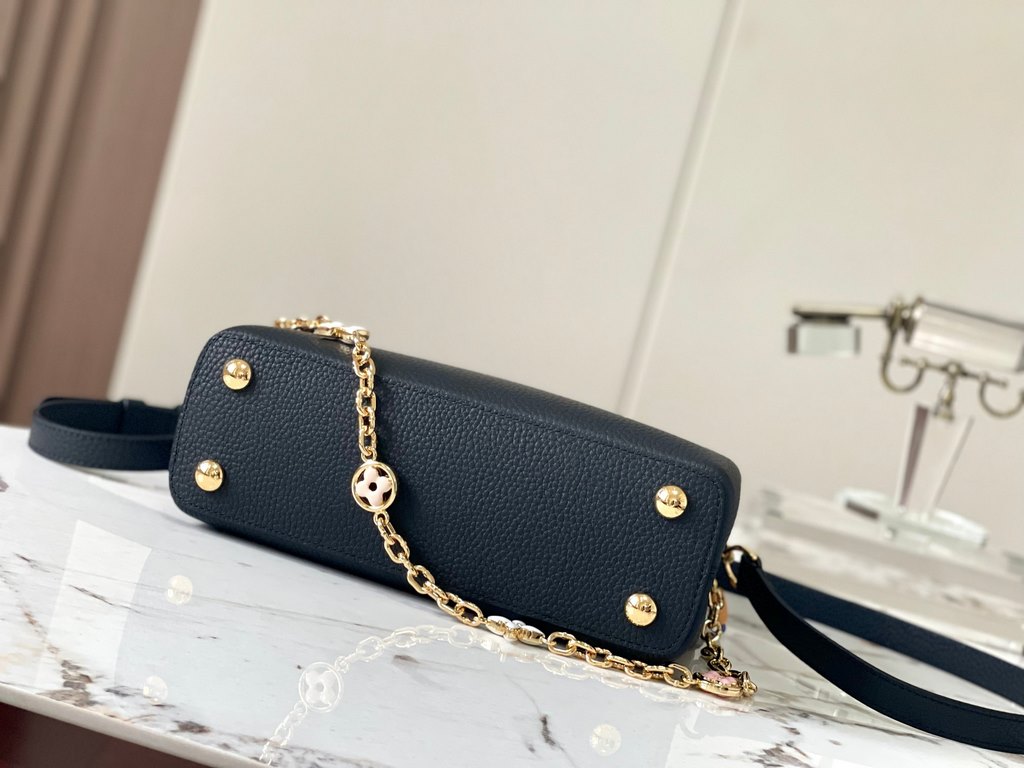 ExtraordinaryM20844 Black with Light Cherry Blossom Pink Floral TricotThis Capucines BB bag is made of Taurillon leather, with shades of the same color, making the classic shape even more striking. With an enameled Monog