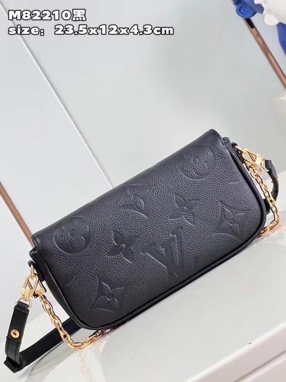 M82210 Black 】The Wallet on Chain Ivy is embossed with a large Monogram pattern on grained Monogram Empreinte leather, making it an on-trend choice for everyday travel and evening occasions. The short chain and detachabl