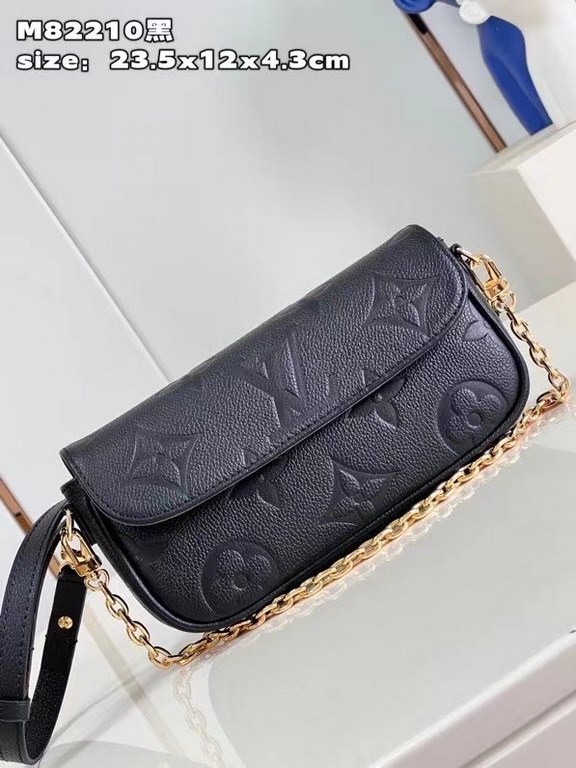 M82210 Black 】The Wallet on Chain Ivy is embossed with a large Monogram pattern on grained Monogram Empreinte leather, making it an on-trend choice for everyday travel and evening occasions. The short chain and detachabl