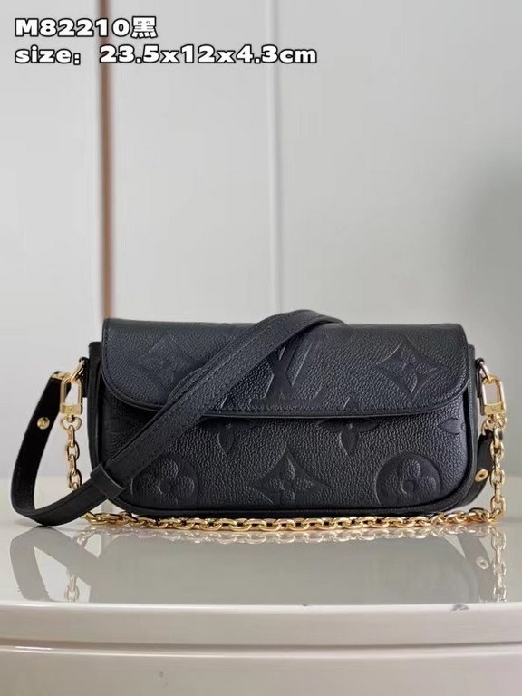 M82210 Black 】The Wallet on Chain Ivy is embossed with a large Monogram pattern on grained Monogram Empreinte leather, making it an on-trend choice for everyday travel and evening occasions. The short chain and detachabl