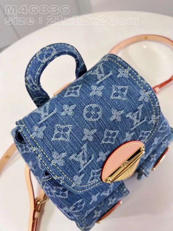 M46836 】The Venice shoulder bag is made of Monogram Denim denim canvas woven from certified cotton and sandwashed to accentuate the sharp lines. Size 21-12-23