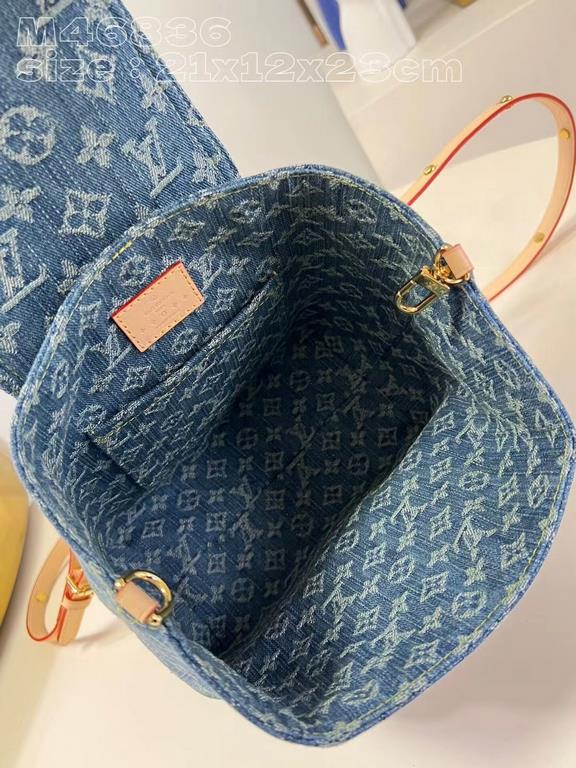 M46836 】The Venice shoulder bag is made of Monogram Denim denim canvas woven from certified cotton and sandwashed to accentuate the sharp lines. Size 21-12-23