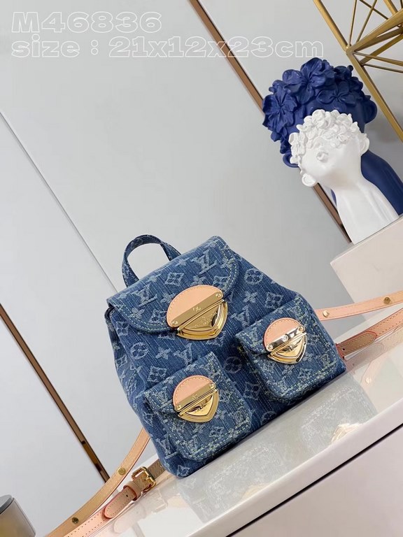 M46836 】The Venice shoulder bag is made of Monogram Denim denim canvas woven from certified cotton and sandwashed to accentuate the sharp lines. Size 21-12-23