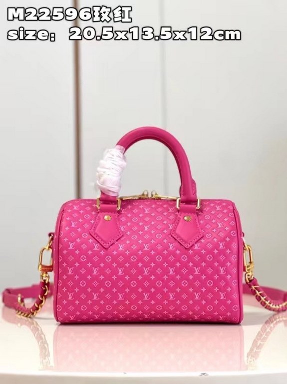 M22596 Rose M22286 Speedy 20 handbag from the Nanogram special collection in cowhide leather with a miniature version of the Monogram pattern. The chic silhouette is recognizable by its engraved padlock and comes with a 