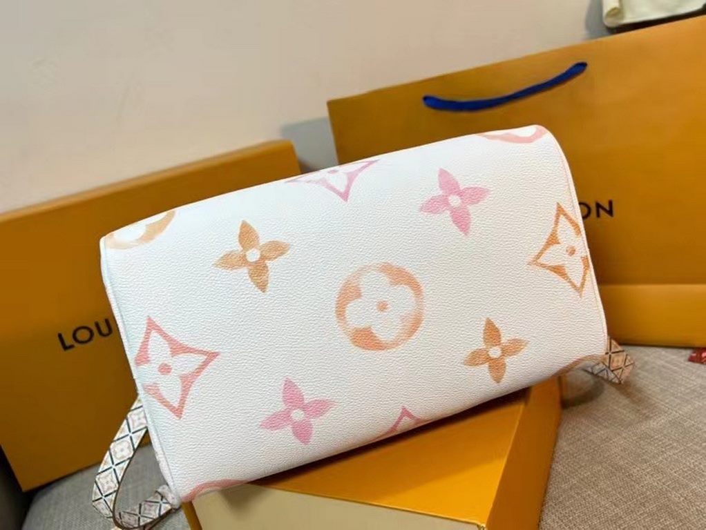 New in M23073 apricot, the Speedy Bandoulière 25 handbag is made of coated canvas with a pastel effect of the Giant Monogram pattern, and an intricate motif for the trim, handles, handle loops, and lining inspired by the