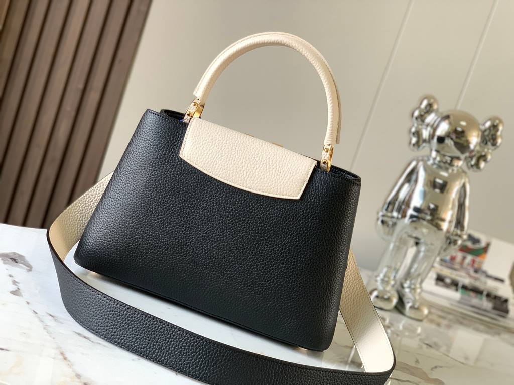 M59466 Black with Pearl Platinum Clasp]A modern clash of shades in full-grain cowhide leather, this medium Capucines bag features the iconic LV alphabet and side loops, top handles and a detachable shoulder strap for ver