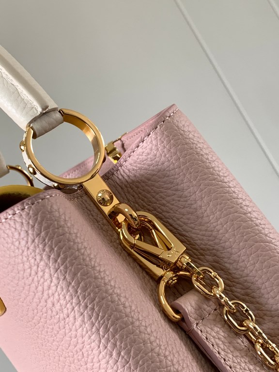 special gradeM20844 Grapefruit Pink Floral TrioThis Capucines BB bag is made of Taurillon leather, with shades of the same color, making the classic shape even more striking. With an enameled Monogram floral chain, it ca