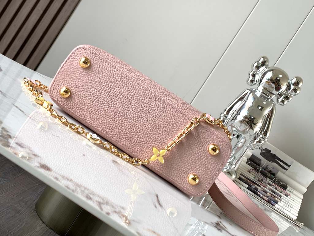 special gradeM20844 Grapefruit Pink Floral TrioThis Capucines BB bag is made of Taurillon leather, with shades of the same color, making the classic shape even more striking. With an enameled Monogram floral chain, it ca