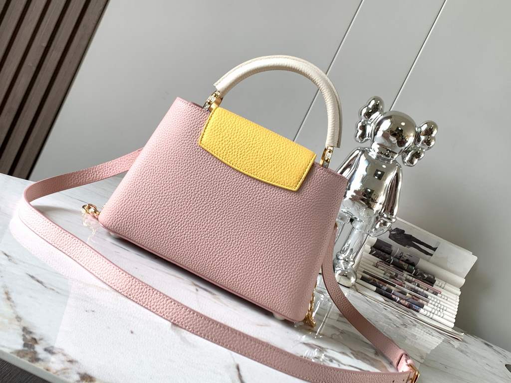 special gradeM20844 Grapefruit Pink Floral TrioThis Capucines BB bag is made of Taurillon leather, with shades of the same color, making the classic shape even more striking. With an enameled Monogram floral chain, it ca