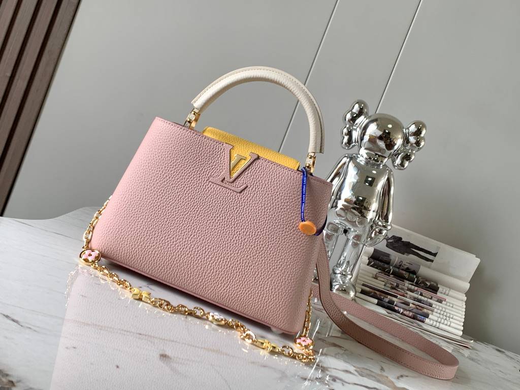 special gradeM20844 Grapefruit Pink Floral TrioThis Capucines BB bag is made of Taurillon leather, with shades of the same color, making the classic shape even more striking. With an enameled Monogram floral chain, it ca