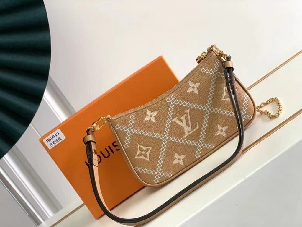 SpecialtyM81066 M80349 The Spring 2022 Easy Pouch On Strap is crafted from Monogram Empreinte leather with Monogram embossing and a soft texture. The chain and adjustable leather shoulder strap make it easy to carry on t