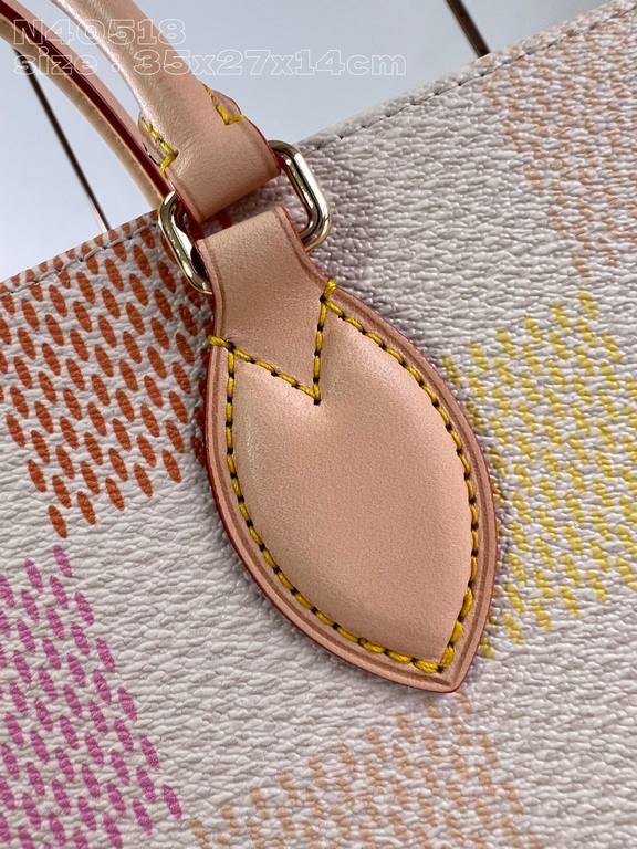 【Exclusive Actual N40518 Pink 】The OnTheGo MM tote bag is made of Damier Giant canvas and features an attractive color scheme that combines four different pastel shades. In addition to the two natural leather top carry h