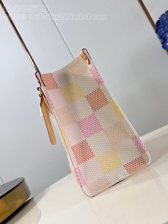 【Exclusive Actual N40518 Pink 】The OnTheGo MM tote bag is made of Damier Giant canvas and features an attractive color scheme that combines four different pastel shades. In addition to the two natural leather top carry h