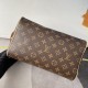 Top    Overseas Original M47528 Exclusive! Louis Vuitton's iconic Monogram canvas and cowhide leather trimmings give the Dopp toiletry bag its classic charm, with an ample interior for safe storage of toiletries and a zi