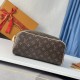 Top    Overseas Original M47528 Exclusive! Louis Vuitton's iconic Monogram canvas and cowhide leather trimmings give the Dopp toiletry bag its classic charm, with an ample interior for safe storage of toiletries and a zi