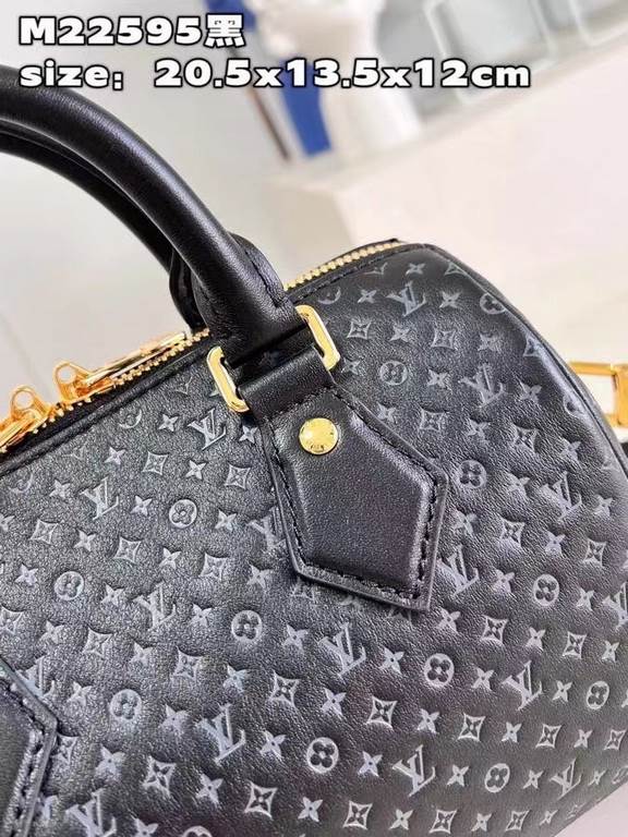 M22595 Black The Speedy 20 handbag from the Nanogram special collection is made of cowhide leather with a miniature version of the Monogram pattern. The chic silhouette is recognizable by its engraved padlock and feature