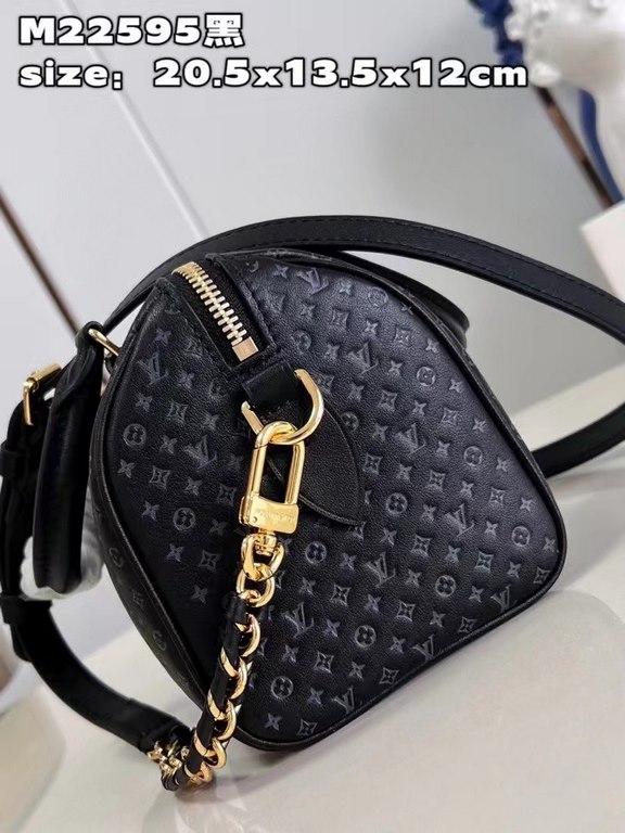 M22595 Black The Speedy 20 handbag from the Nanogram special collection is made of cowhide leather with a miniature version of the Monogram pattern. The chic silhouette is recognizable by its engraved padlock and feature