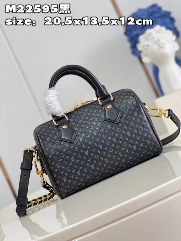 M22595 Black The Speedy 20 handbag from the Nanogram special collection is made of cowhide leather with a miniature version of the Monogram pattern. The chic silhouette is recognizable by its engraved padlock and feature