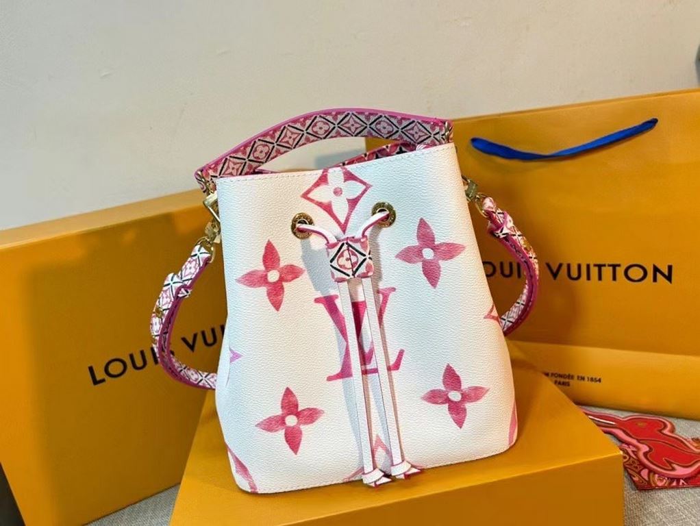 New in M22986 pink, this NeoNoé bucket bag is made of muted canvas with a Giant Monogram print, giving shades of watercolor to the LV and Monogram florals, and features a drawstring and central snap closure inside pocket