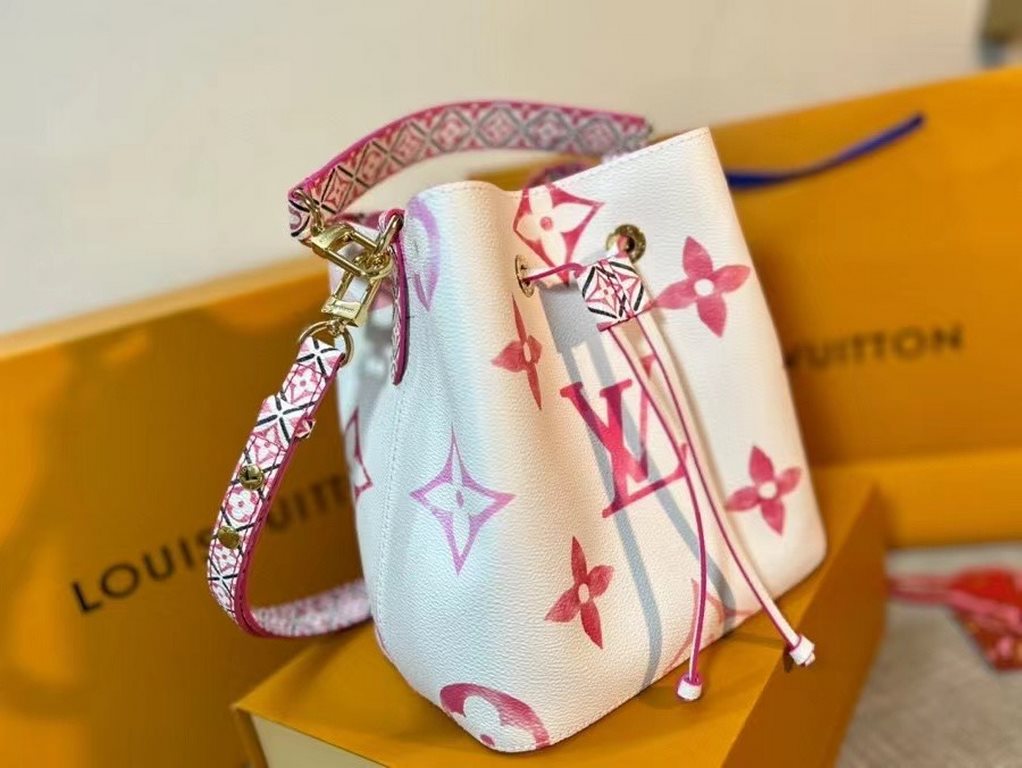 New in M22986 pink, this NeoNoé bucket bag is made of muted canvas with a Giant Monogram print, giving shades of watercolor to the LV and Monogram florals, and features a drawstring and central snap closure inside pocket