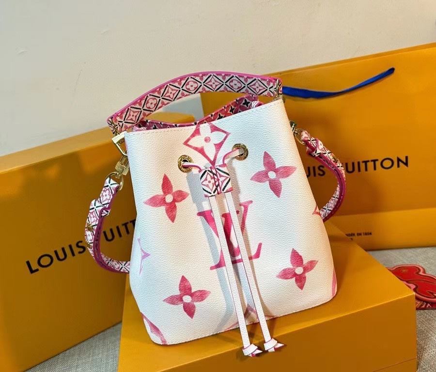 New in M22986 pink, this NeoNoé bucket bag is made of muted canvas with a Giant Monogram print, giving shades of watercolor to the LV and Monogram florals, and features a drawstring and central snap closure inside pocket