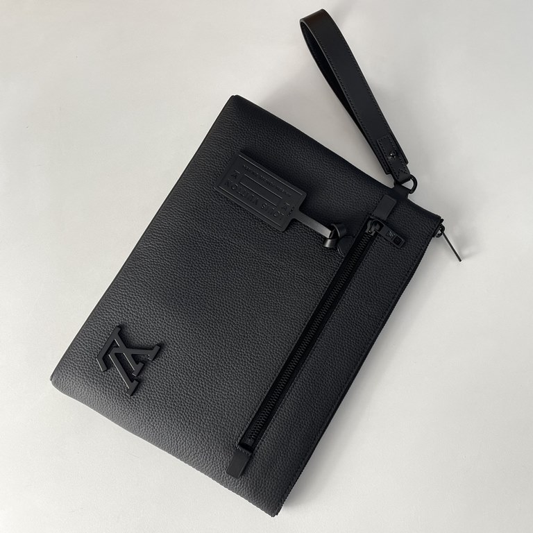 Top    Overseas Original M69837 Black Exclusive Actual! The new LV Aerogram clutch is a restrained design with an on-trend flair. The soft, supple cowhide leather resembles an old-fashioned airline letterhead, while the 