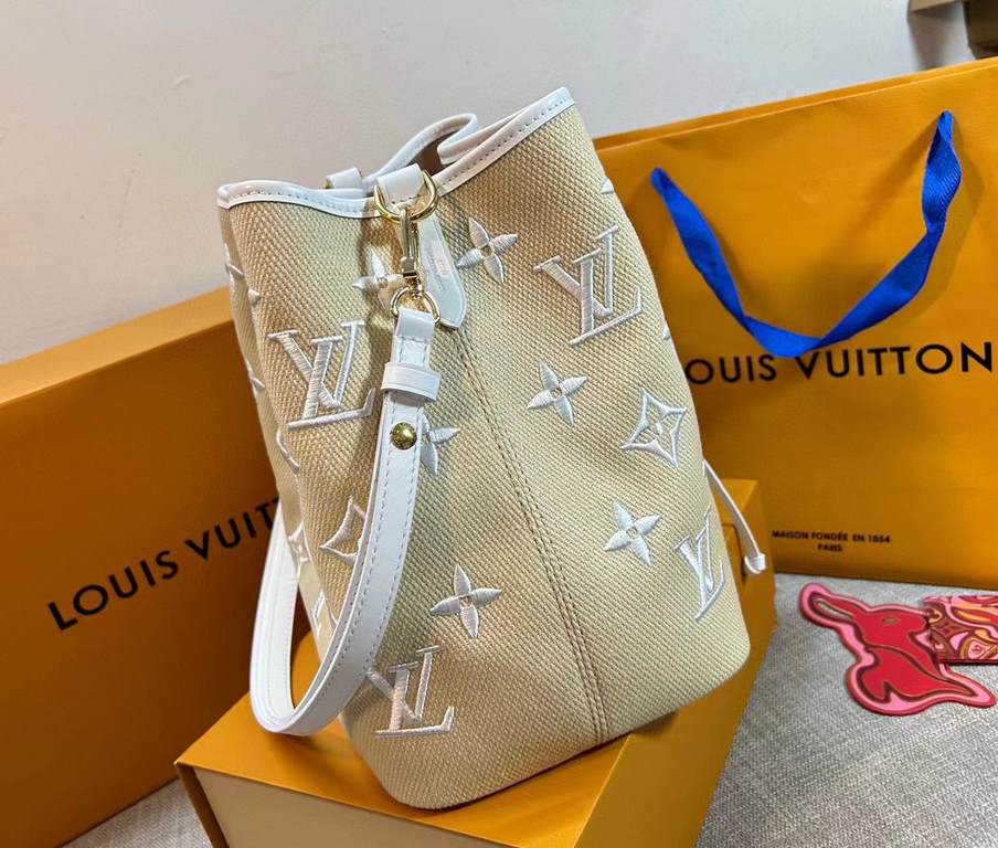 M23080 White, 22852 Louis Vuitton's beloved bucket bag welcomes the summer season. Embroidered with a Monogram pattern on raffia-soft cotton, it's a sophisticated companion for beach days, poolside lounging and cocktail 