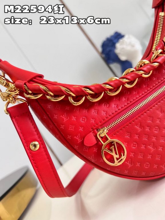 Exclusive M22594 Red 】The Loop bag, made of cowhide leather, is adorned with a miniature version of the Monogram pattern. The colorful silkscreened LV monogram logo and Monogram floral pattern create a gentle contrast wi