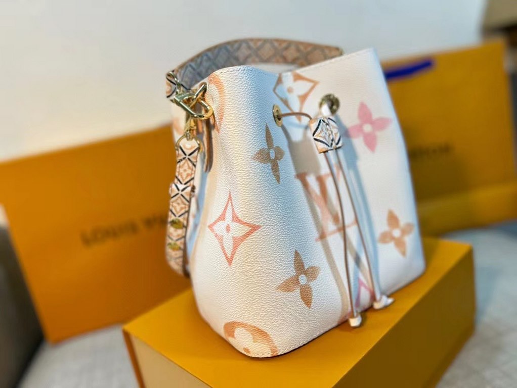 M22985 Apricot Bucket Bag Collection Seasonal New NéONOé BB Handbags This NeoNoé bucket bag is made of muted canvas depicting the Giant Monogram print, which gives shades of watercolor to the LV and Monogram florals, and