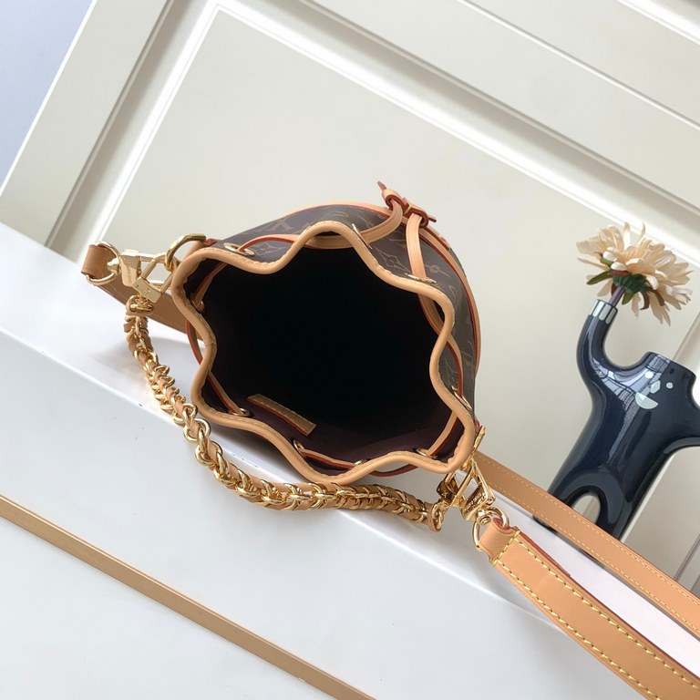 Top quality M83480 Old fashioned apricot The material is genuine French grade A quality, handmade The details of the oiled edge are very delicate Size 14x20.5x14