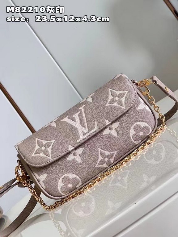 Exclusive M82210 Gray Print 】The Wallet on Chain Ivy is embossed with a large Monogram pattern on grained Monogram Empreinte leather, making it an on-trend choice for everyday and evening occasions. The short chain and d