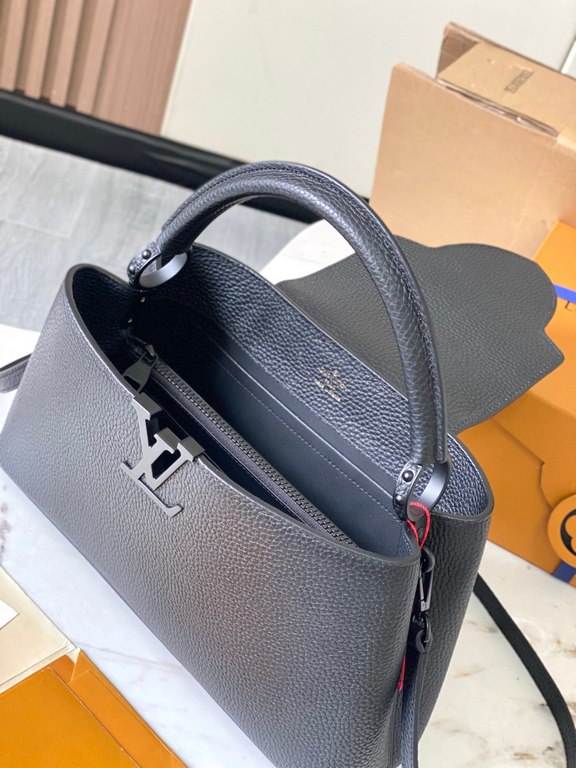 [Premium Boutique Original Leather   M23947 Black]CAPUCINES EAST WEST BB HandbagThis Capucines BB handbag is made of gorgeous cowhide leather and matte metal parts to convey a modern attitude with a new horizontal shape 