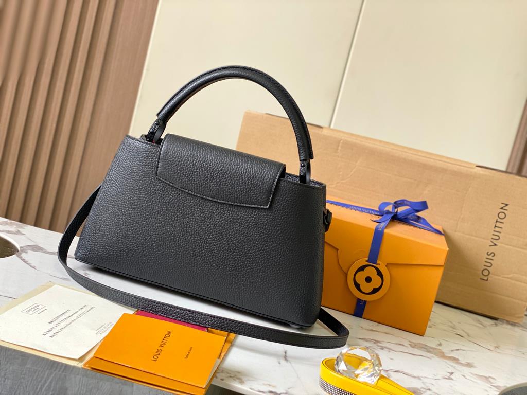 [Premium Boutique Original Leather   M23947 Black]CAPUCINES EAST WEST BB HandbagThis Capucines BB handbag is made of gorgeous cowhide leather and matte metal parts to convey a modern attitude with a new horizontal shape 