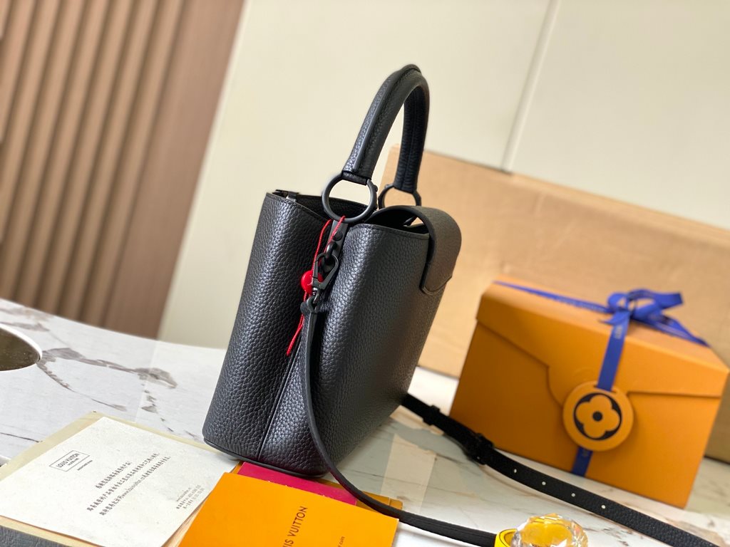 [Premium Boutique Original Leather   M23947 Black]CAPUCINES EAST WEST BB HandbagThis Capucines BB handbag is made of gorgeous cowhide leather and matte metal parts to convey a modern attitude with a new horizontal shape 