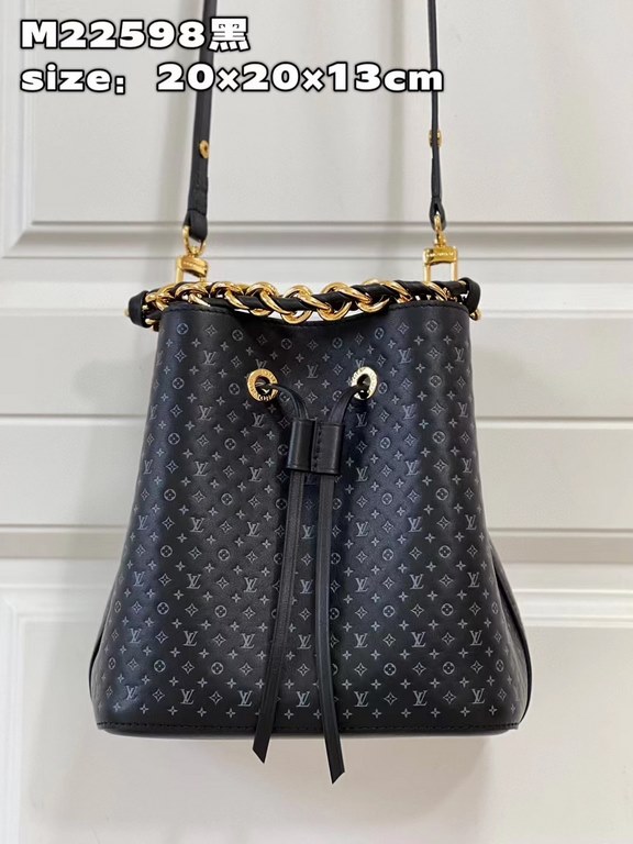 M22598 Black This NeoNoé BB bucket bag is crafted from supple calfskin embellished with a Nano Monogram pattern and adorned with a small LV and Monogram floral print in a slightly contrasting color palette. The leather b