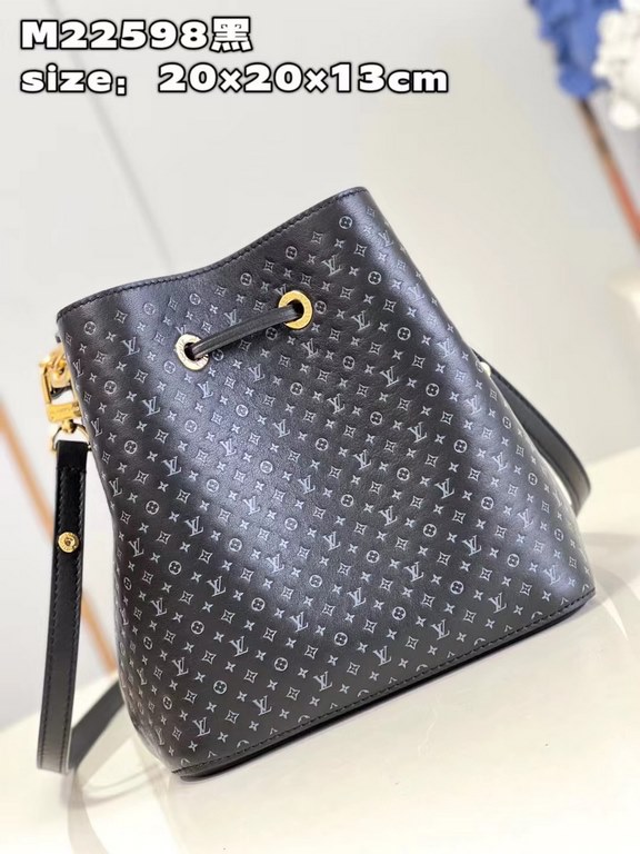 M22598 Black This NeoNoé BB bucket bag is crafted from supple calfskin embellished with a Nano Monogram pattern and adorned with a small LV and Monogram floral print in a slightly contrasting color palette. The leather b