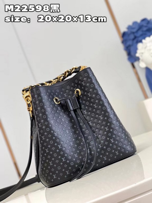 M22598 Black This NeoNoé BB bucket bag is crafted from supple calfskin embellished with a Nano Monogram pattern and adorned with a small LV and Monogram floral print in a slightly contrasting color palette. The leather b