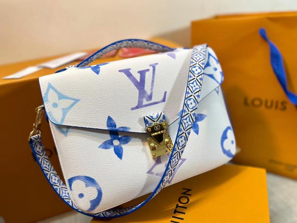 M23055 Blue New for the season from the Messenger Bag Collection POCHETTE MéTIS Medium This Pochette Metis bag features a watercolor effect of LV's letters and Monogram florals on canvas, and a fine Monogram floral patte