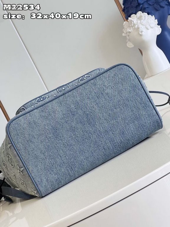 Exclusive M22534 】Montsouris shoulder bag with Monogram pattern embossed on faded denim, a personalized alternative to the classic design. The drawstring closure gives it a soft shape and the vintage label is from the br