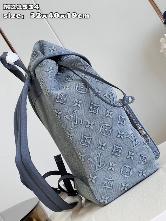 Exclusive M22534 】Montsouris shoulder bag with Monogram pattern embossed on faded denim, a personalized alternative to the classic design. The drawstring closure gives it a soft shape and the vintage label is from the br